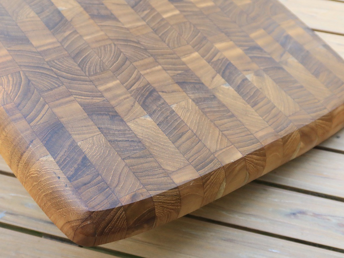 Checkerboard end grain teak surface of the steak plate